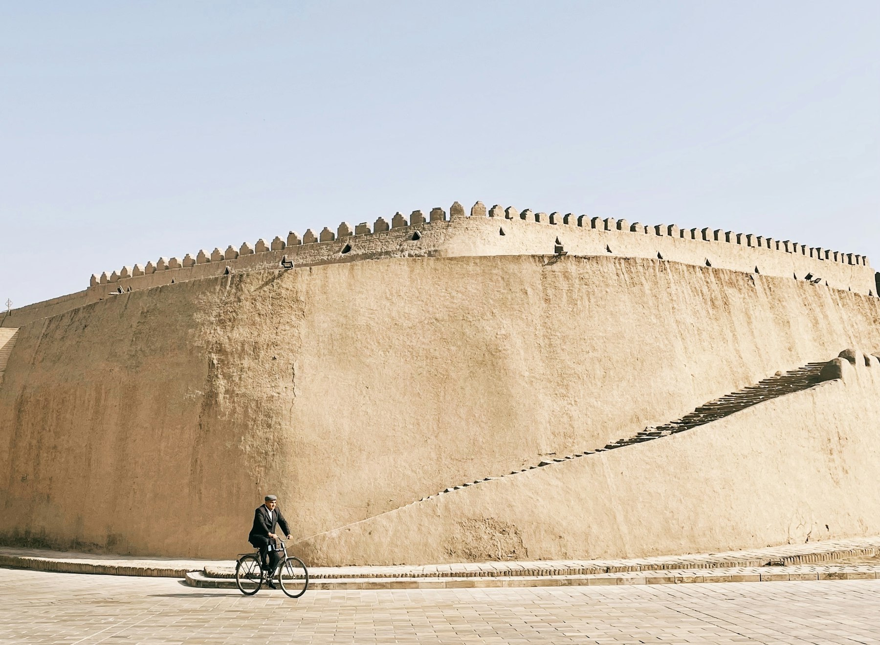Remparts de pierre et d’argile d’une ville historique d’Ouzbékistan