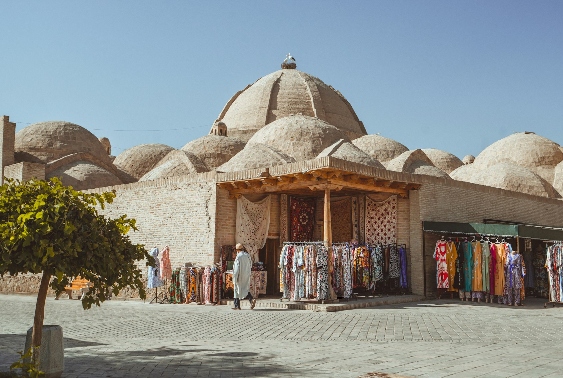 Étal de marché coloré en Ouzbékistan