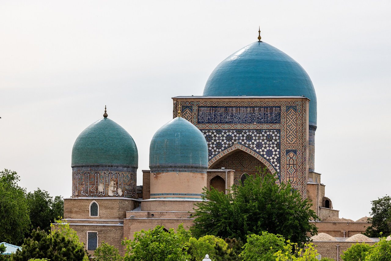 La coupole turquoise de la mosquée Kok-Gumbaz