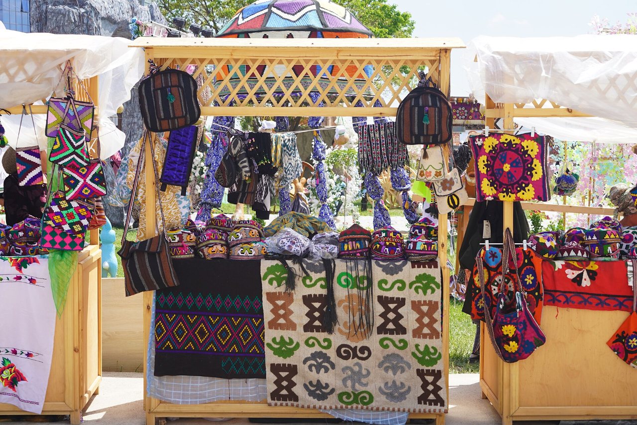Stand d'artisanat lors d'une fête traditionnelle