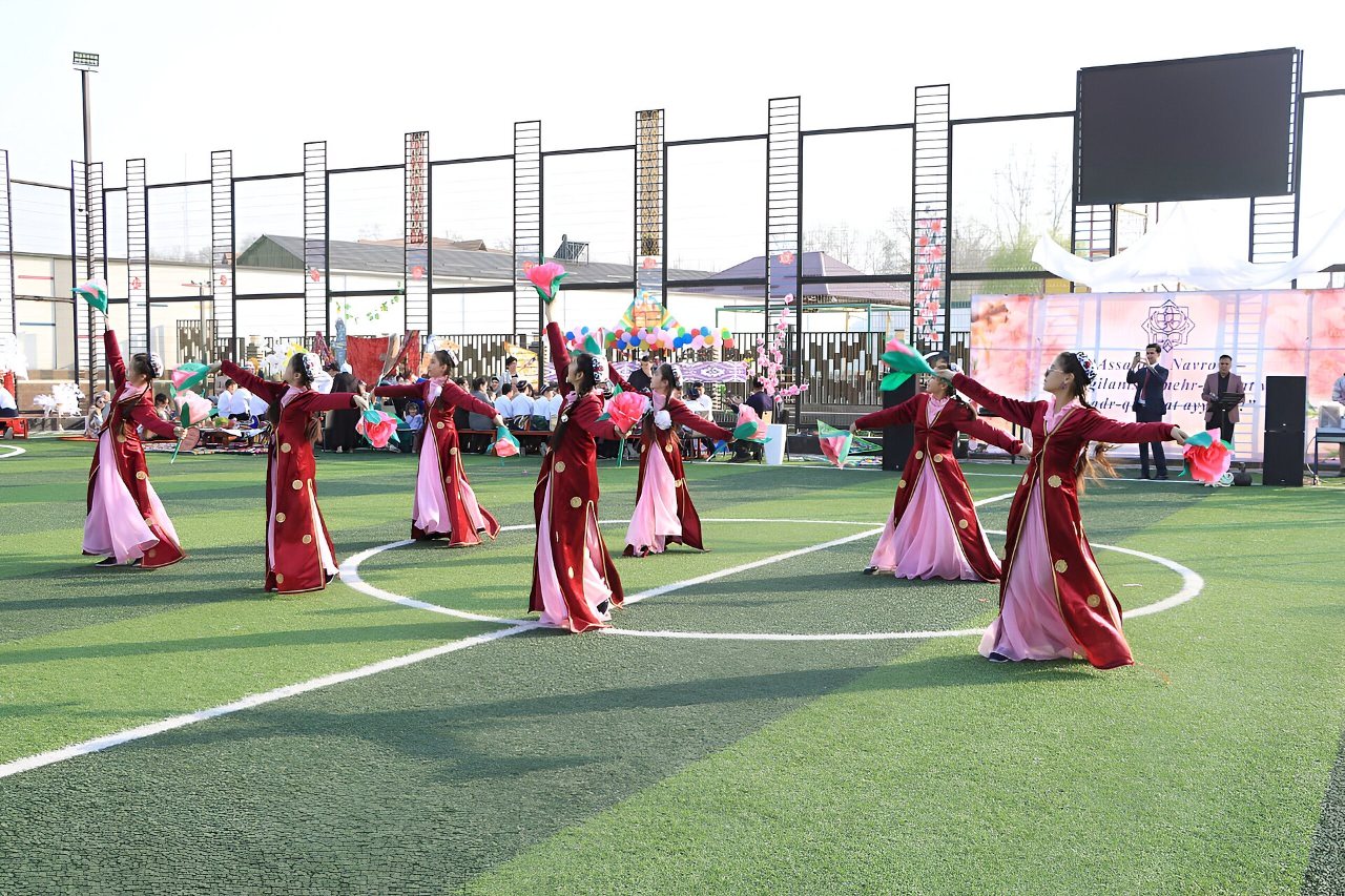 Danse traditionnelle lors d'un festival en Ouzbékistan