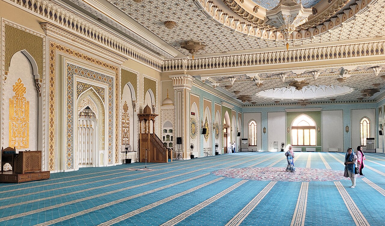 Intérieur de la mosquée Hazrati-Imam