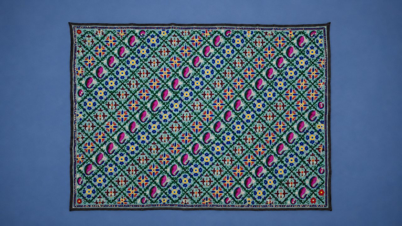 Détail d'un suzani brodé, spécialité d'Ourgout