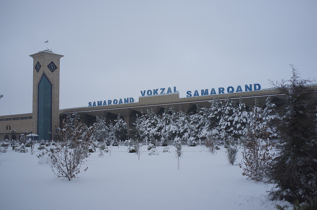 Gare de Samarcande sous la neige