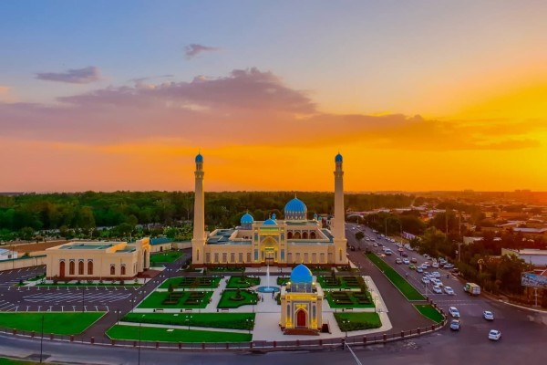 Mosquée de Tachkent au coucher du soleil